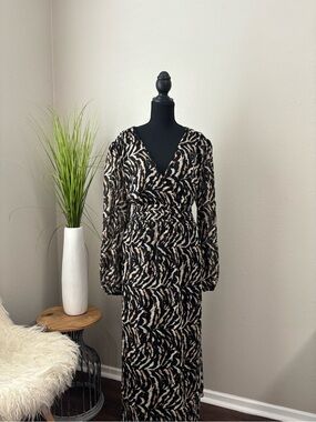 sofia by sofia vergara Black and Cream Animal Print V‑Neck Maxi Dress
